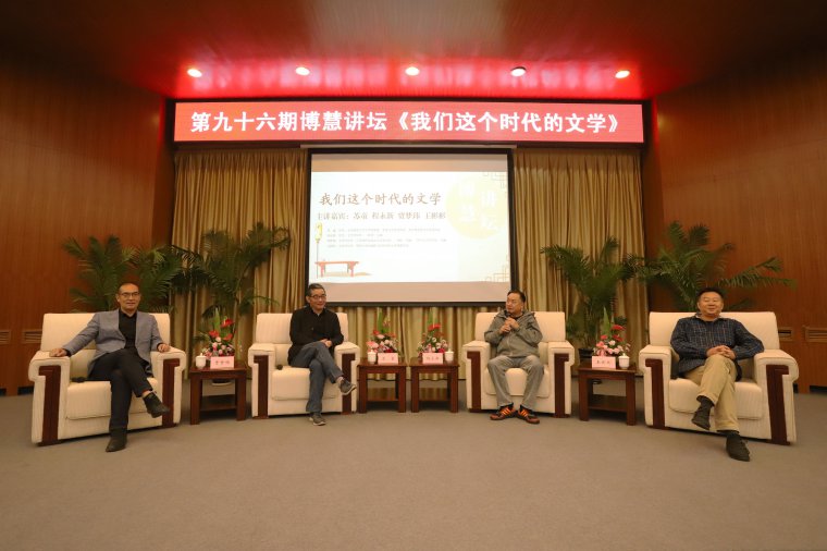 1697519336469754.jpg 讲台.jpg